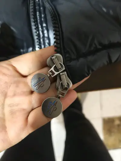 Chaqueta acolchada negra Moncler - miniatura 5