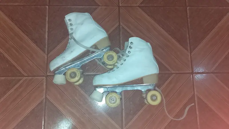 Patines blancos en línea usados - 1