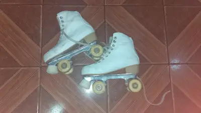 Patines blancos en línea usados - miniatura 1