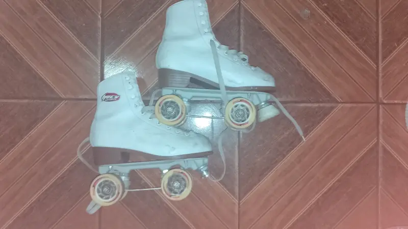 Patines blancos en línea usados - 2