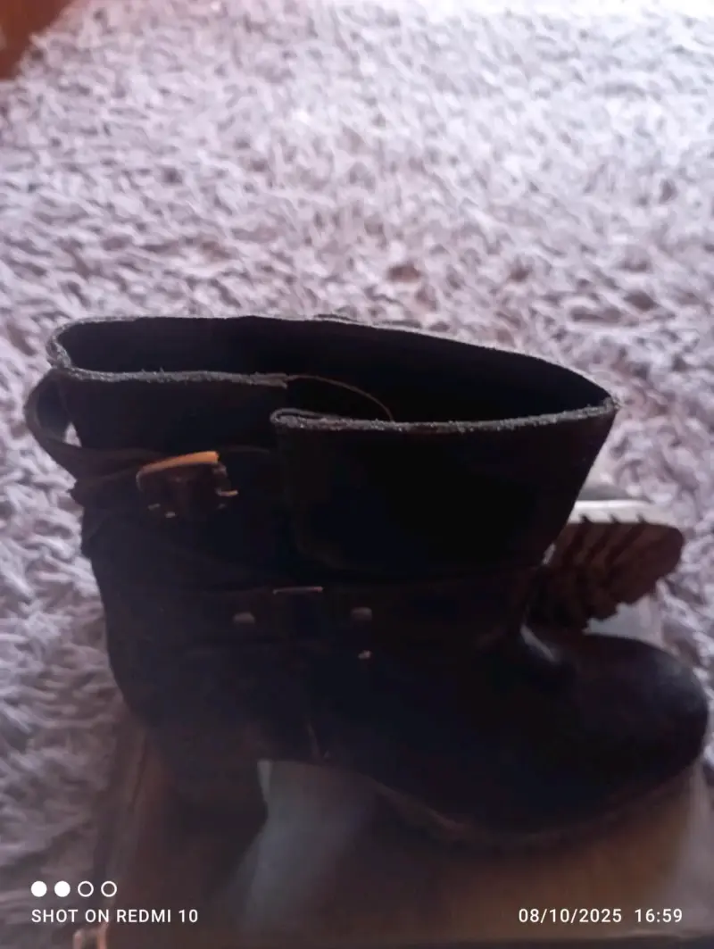 Botines negros de gamuza con tacón - 2