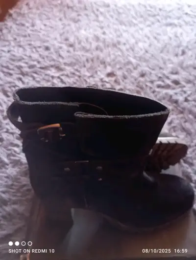 Botines negros de gamuza con tacón - miniatura 2