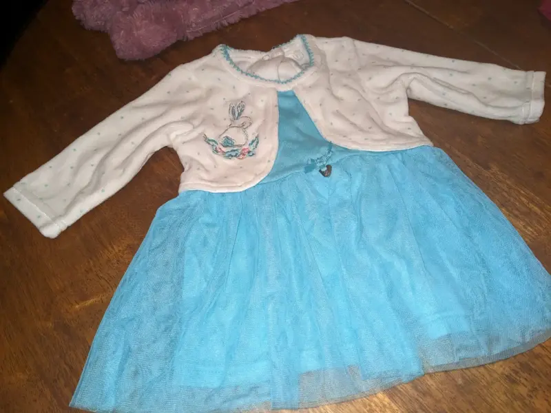 Vestido de bebé azul con chaleco