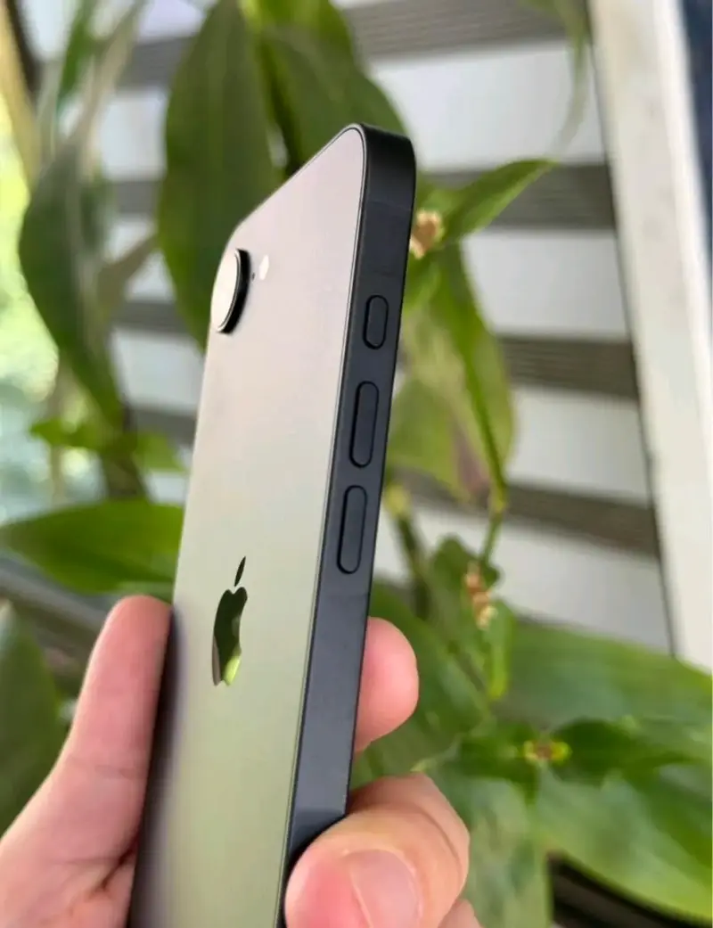 Iphone 16e 🍏100%🔋 - 4
