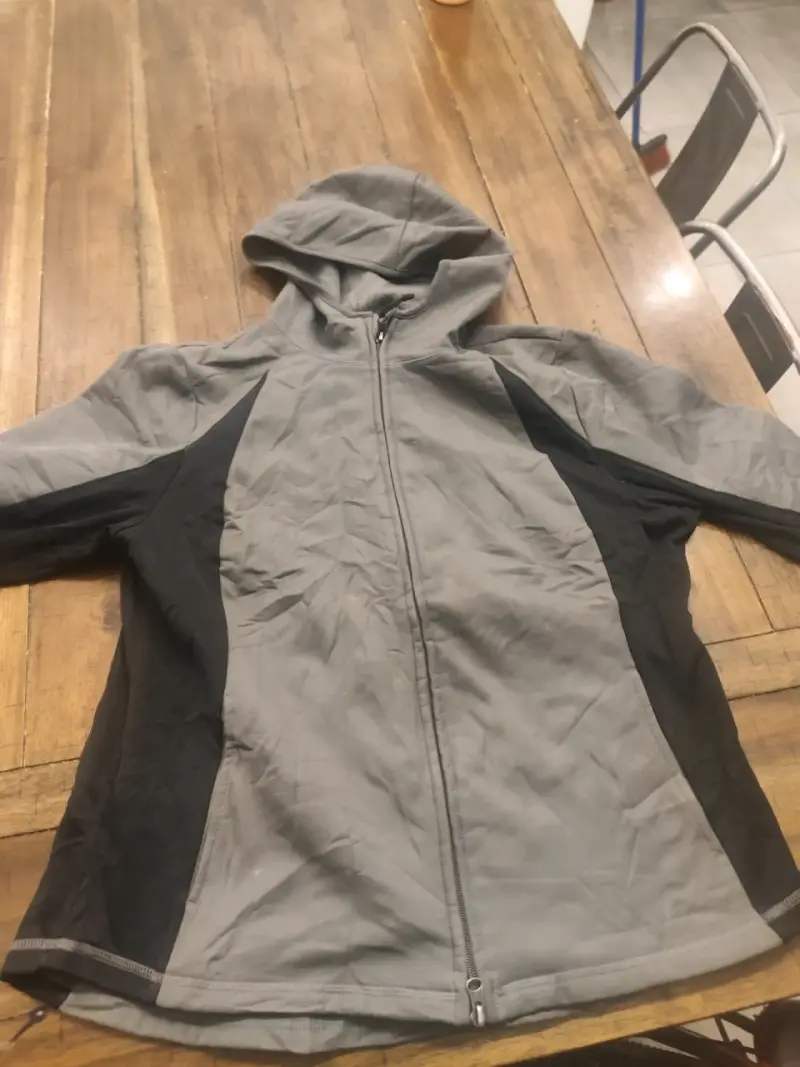 Chaqueta deportiva gris champion