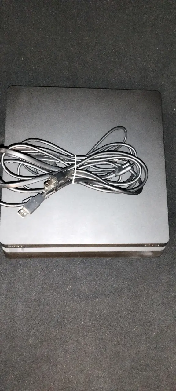 Consola PS4 con juegos incluidos y accesorios. - 2