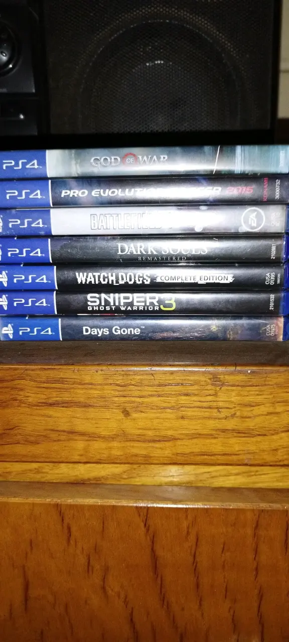 Consola PS4 con juegos incluidos y accesorios. - 4
