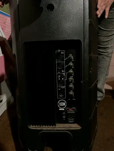 Parlante profesional negro - miniatura 2