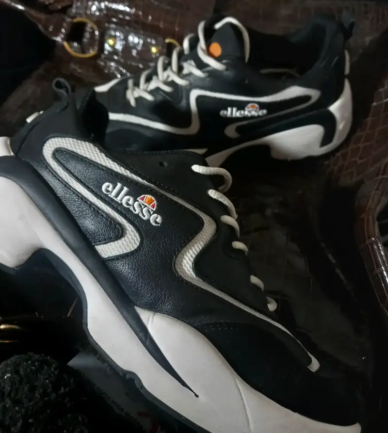 Zapatillas blancas y negras Ellesse - 2