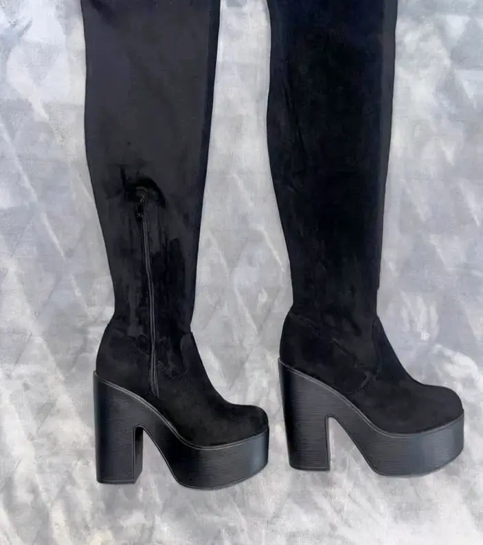 Botas gamuza plataforma negras altas