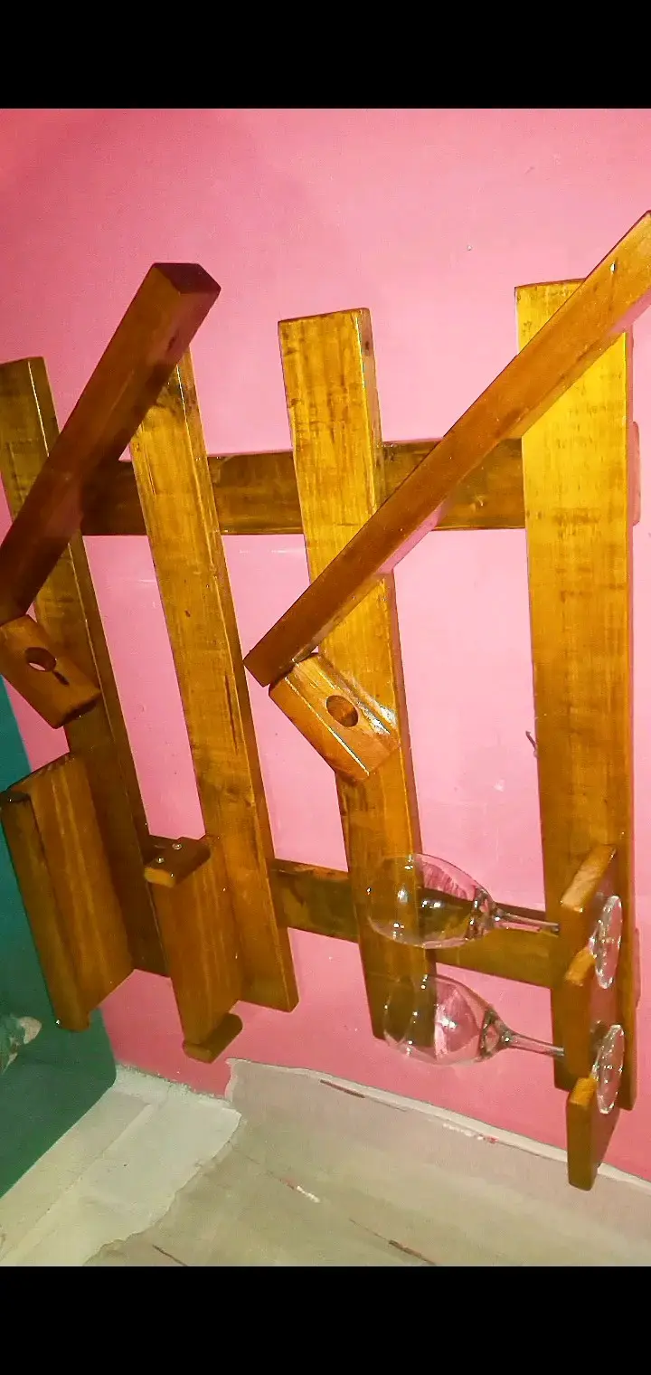 Botellero de madera rústico