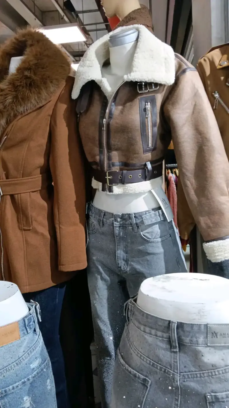 Chaqueta de cuero marrón con forro