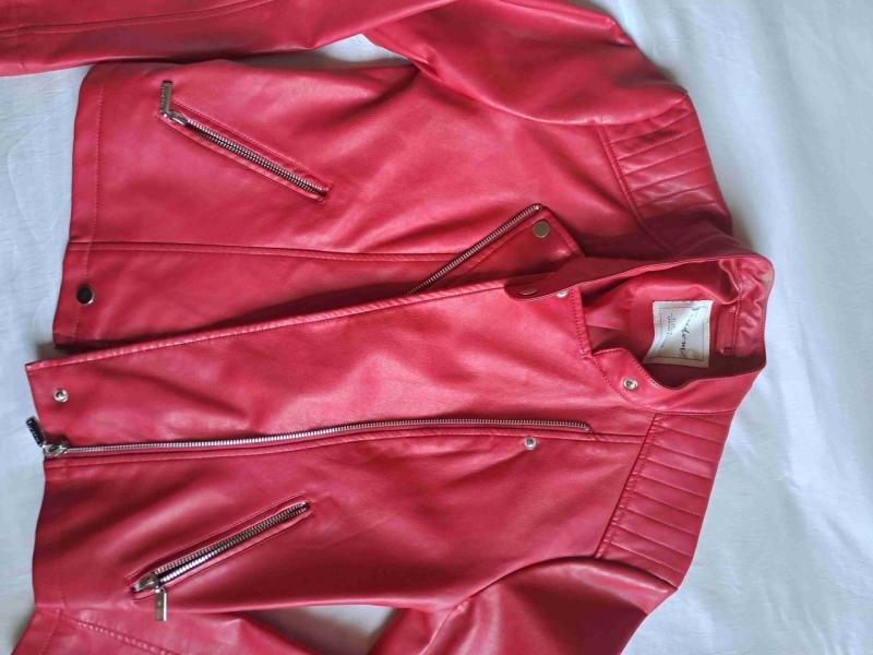Chaqueta de cuero roja