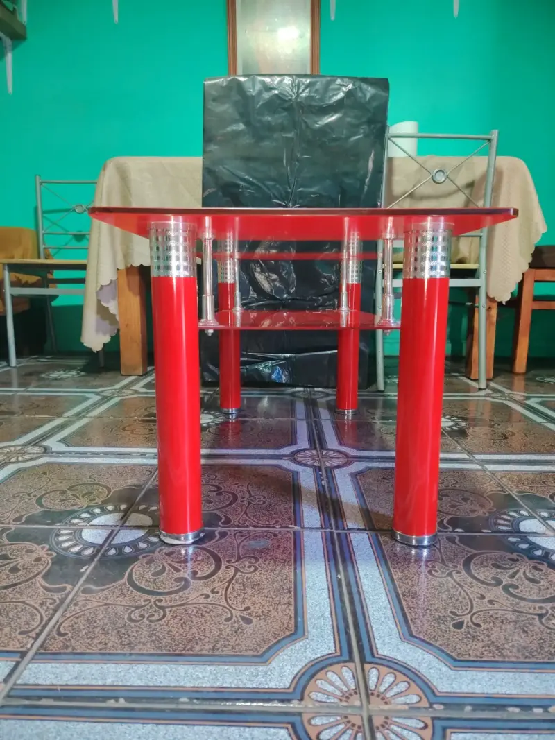 Mesa de centro roja de vidrio - 3