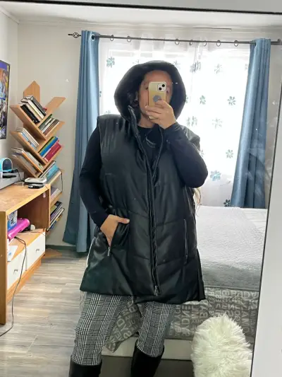 Parka negra con capucha cyann - miniatura 1