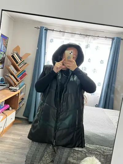 Parka negra con capucha cyann - miniatura 2