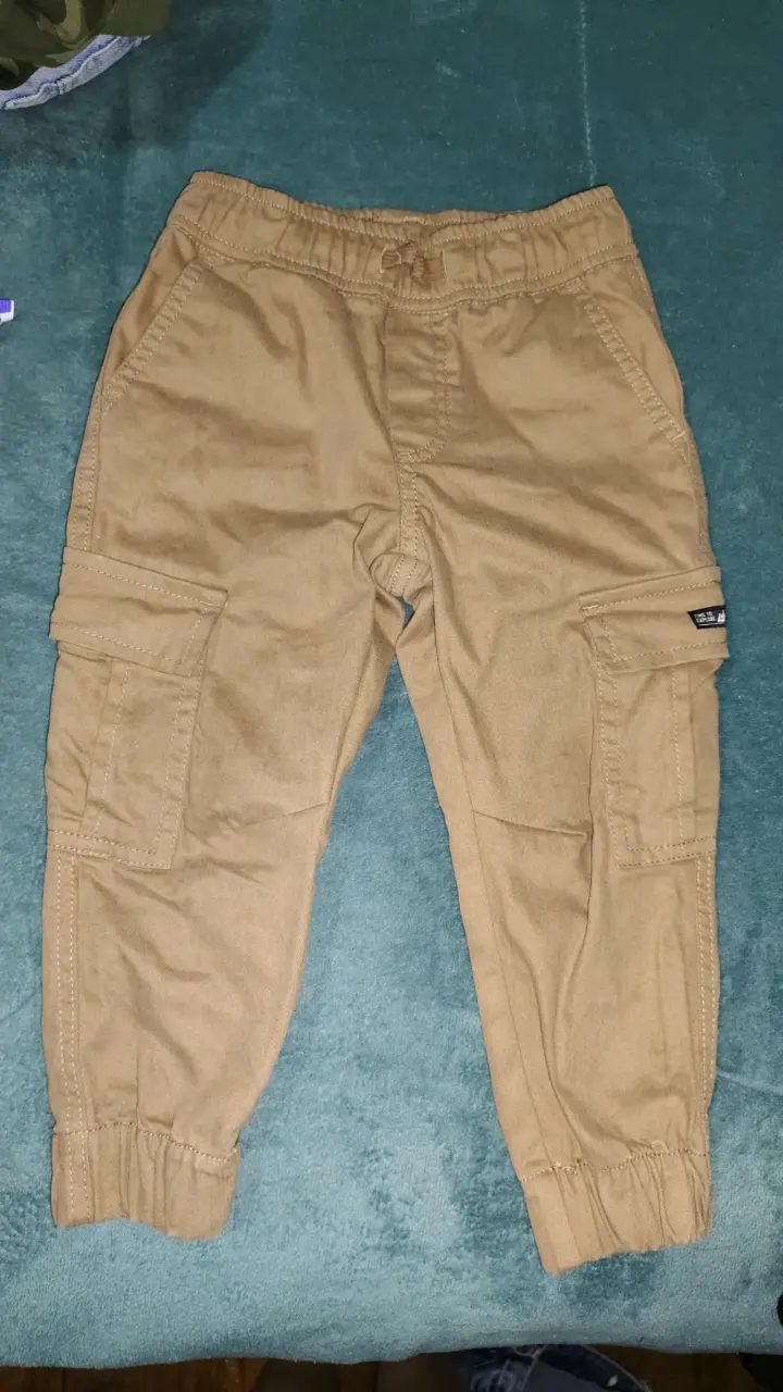 Pantalones cargo color caqui