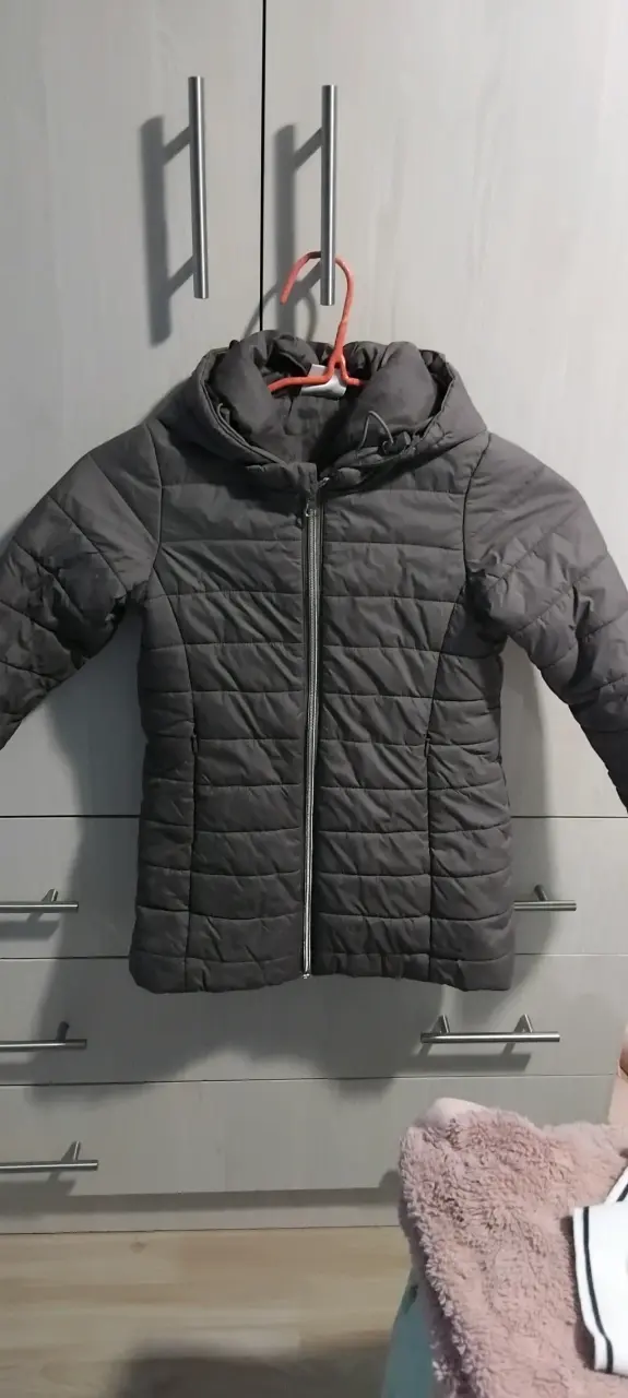 Chaqueta acolchada gris con capucha - 1