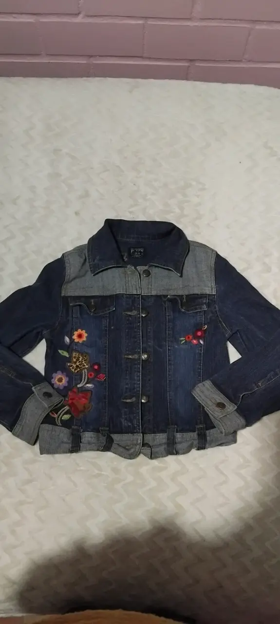 Chaqueta acolchada gris con capucha - 4