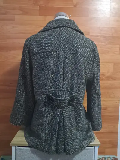Abrigo gris con botones grandes - miniatura 2