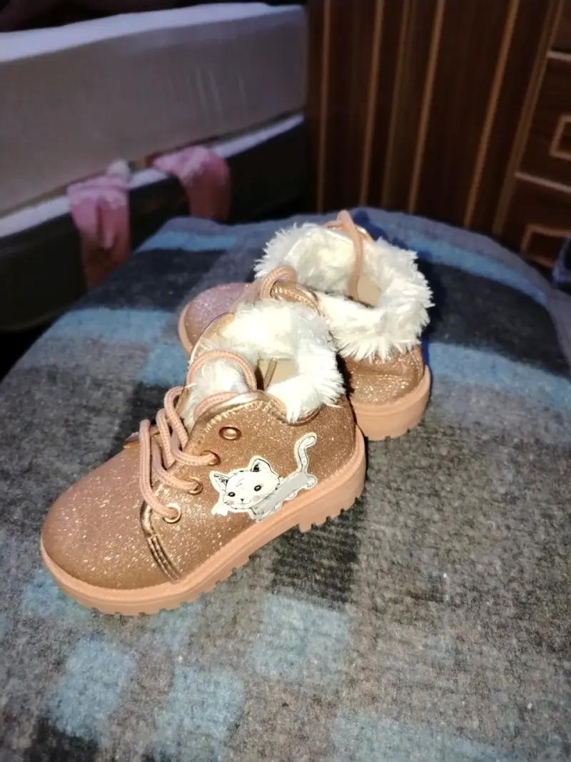 Botas infantiles con diseño de gato