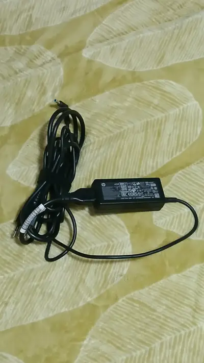 Cargador HP 45W original - miniatura 2