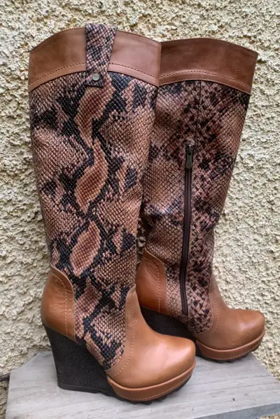 Botas altas piel serpiente - miniatura 1