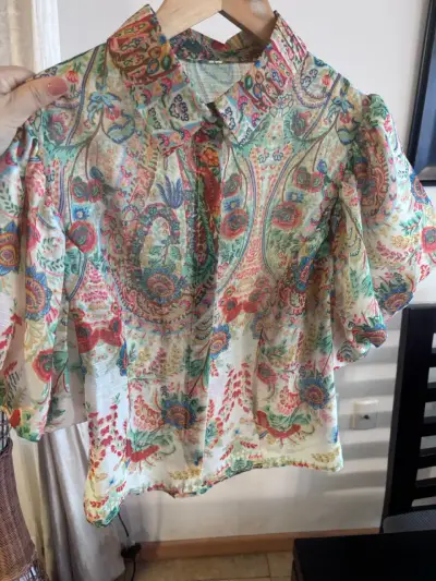 Blusa estampada colorida - miniatura 1