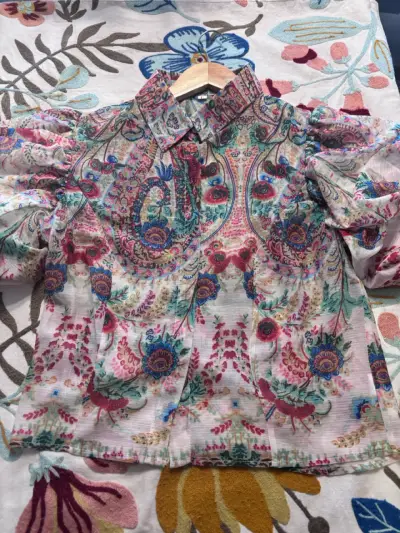 Blusa estampada colorida - miniatura 2