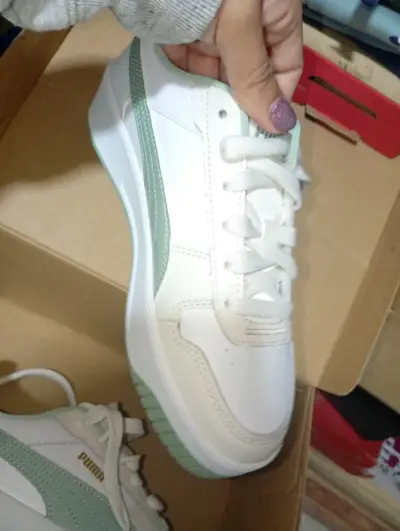 Zapatillas blancas y verdes Puma - miniatura 1
