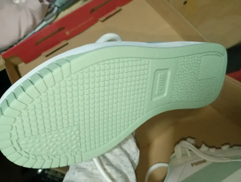 Zapatillas blancas y verdes Puma - 2