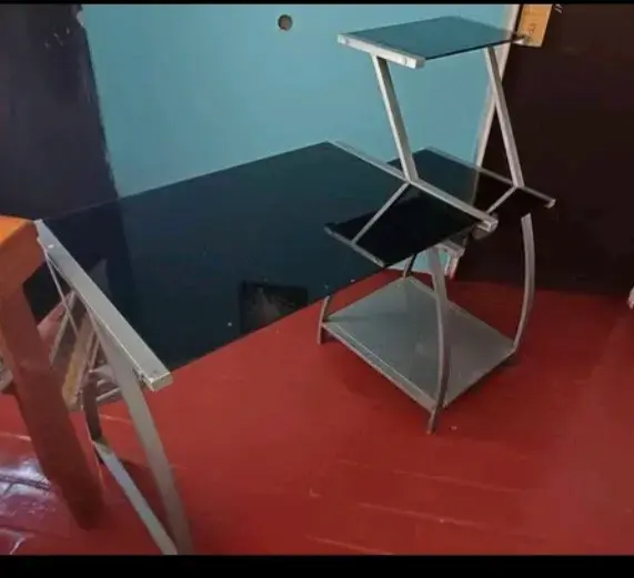 Escritorio de vidrio negro - 2