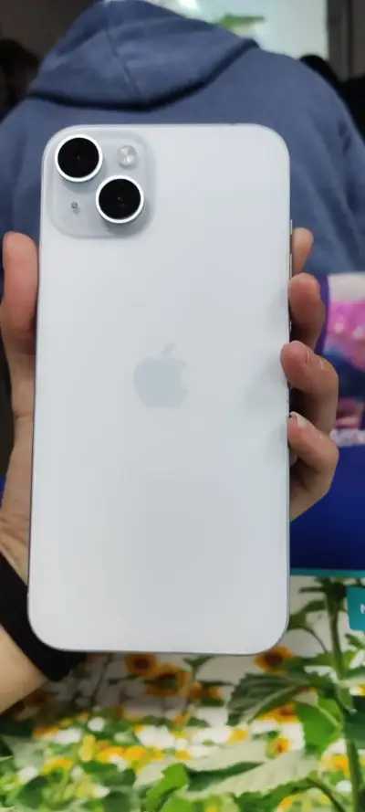 iPhone 15 plus 128GB BLANCO EXELENTE ESTADO - miniatura 1