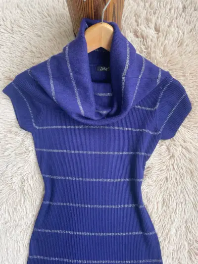 Vestido lila sin mangas con cuello tortuga - miniatura 3