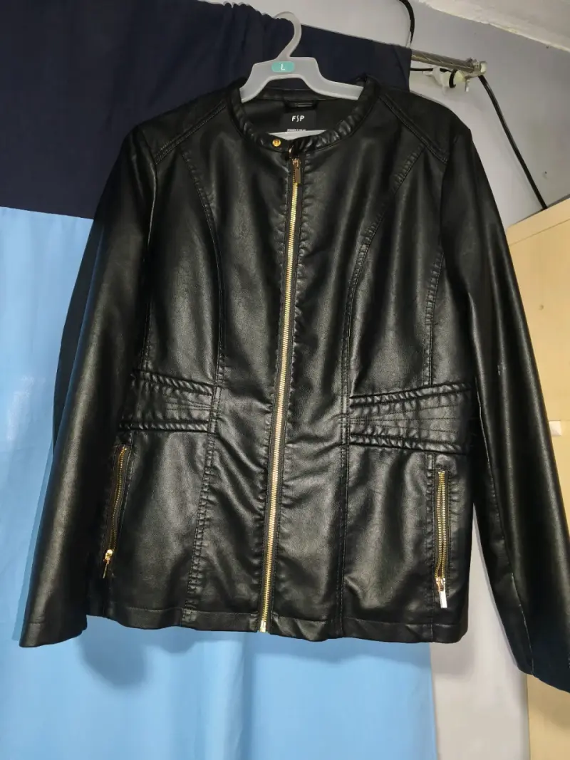 Chaqueta negra de eco cuero - 1