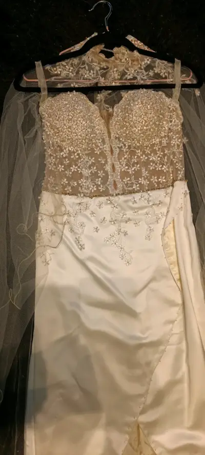 Vestido de novia con encaje - miniatura 5