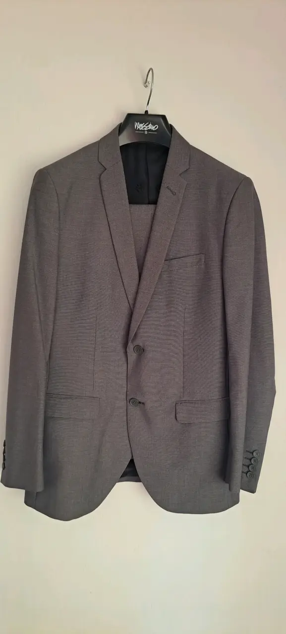 Traje 2 piezas, gris para hombre, marca Mossimo - 1