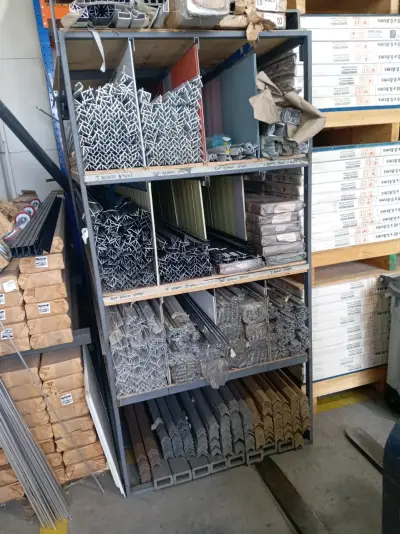 Perfiles de aluminio variados, revestimientos - miniatura 1