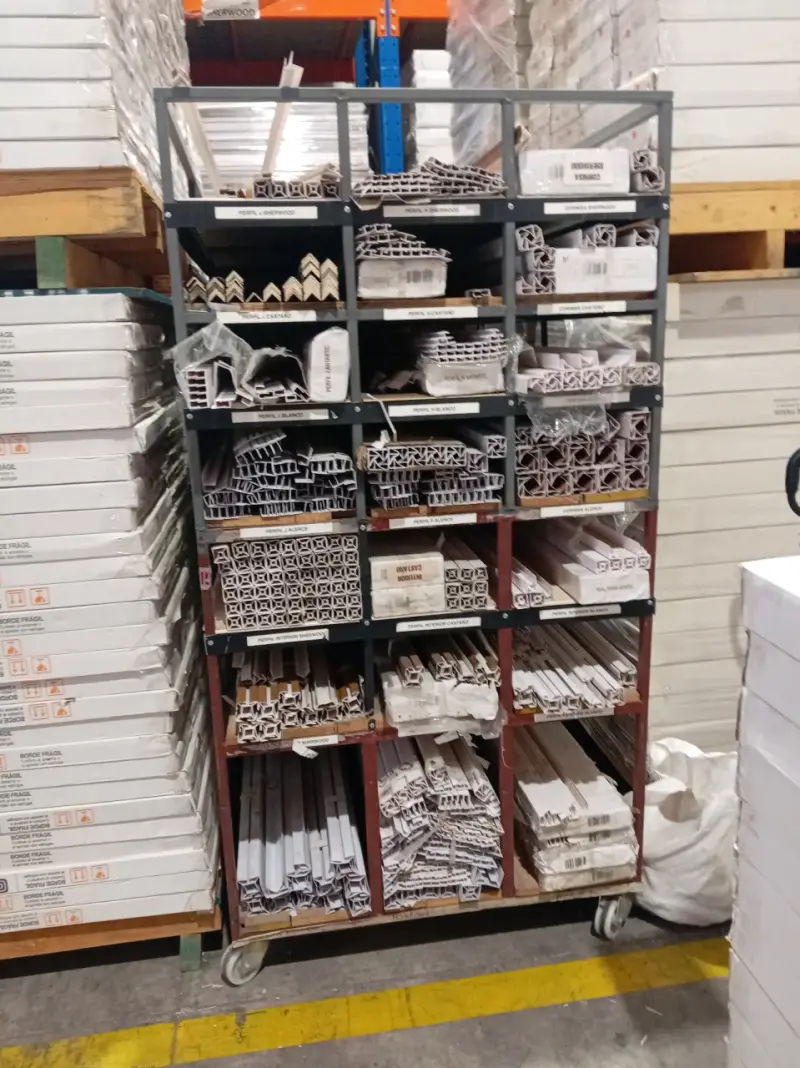 Perfiles de aluminio variados, revestimientos - 6