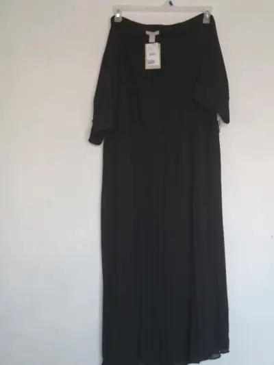 Vestido negro elegante con etiqueta - miniatura 1