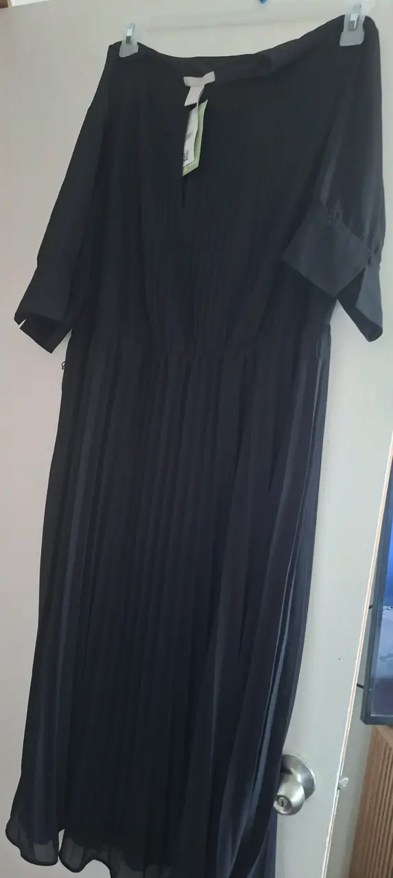 Vestido negro elegante con etiqueta - 2