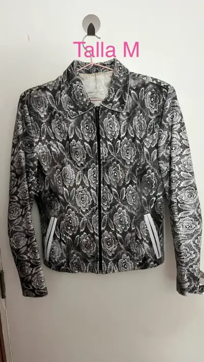 Chaqueta de Cuero negro con blanco floral - miniatura 1