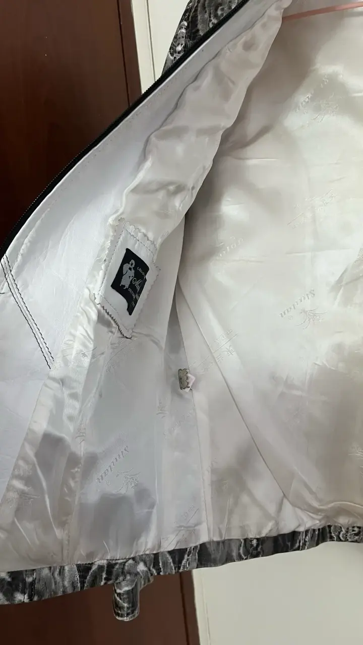 Chaqueta de Cuero negro con blanco floral - 4
