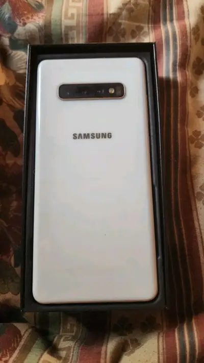 Samsung S10+ usado en caja - miniatura 3