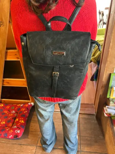 Mochila muy elegante y de moda. - miniatura 1