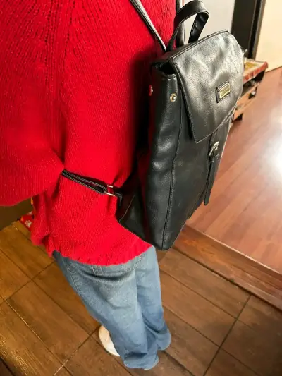 Mochila muy elegante y de moda. - miniatura 2