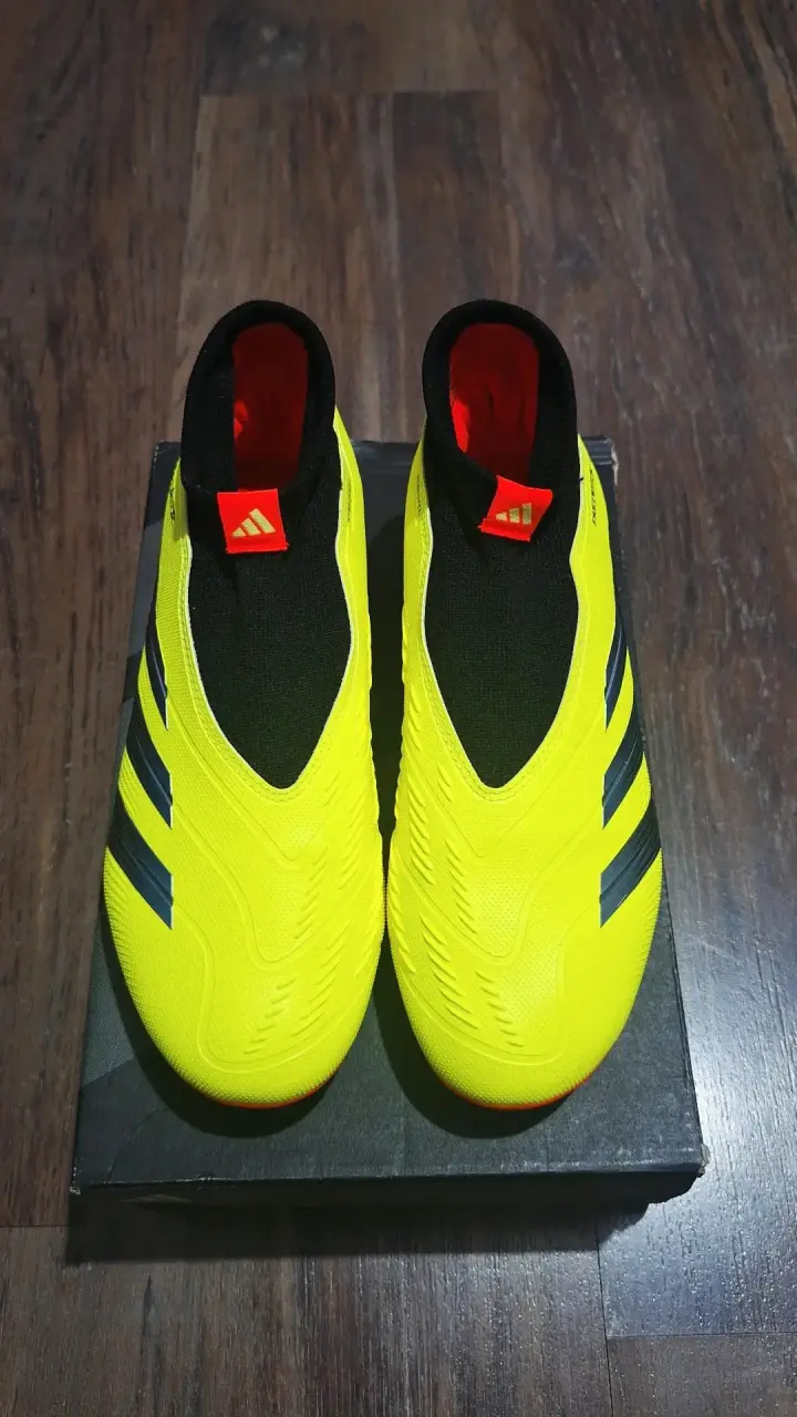 Botines fútbol amarillo y negro - 2
