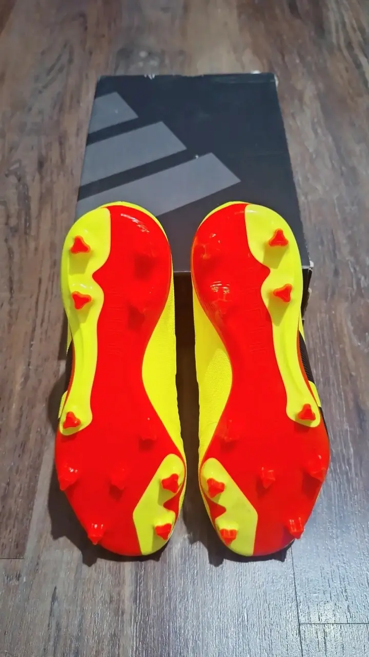 Botines fútbol amarillo y negro - 3
