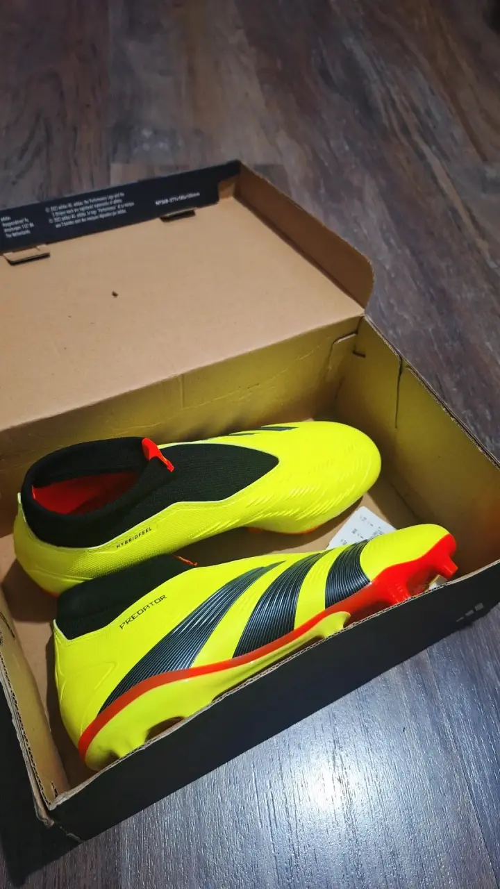 Botines fútbol amarillo y negro - 6