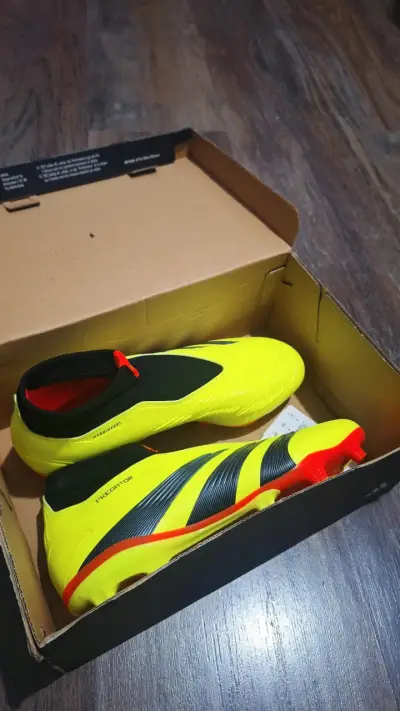 Botines fútbol amarillo y negro - miniatura 6